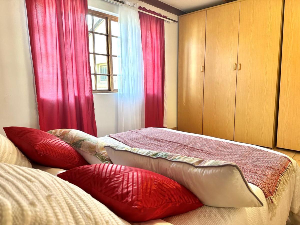 Blue Lantern Bed And Breakfast Kempton Park Exterior foto