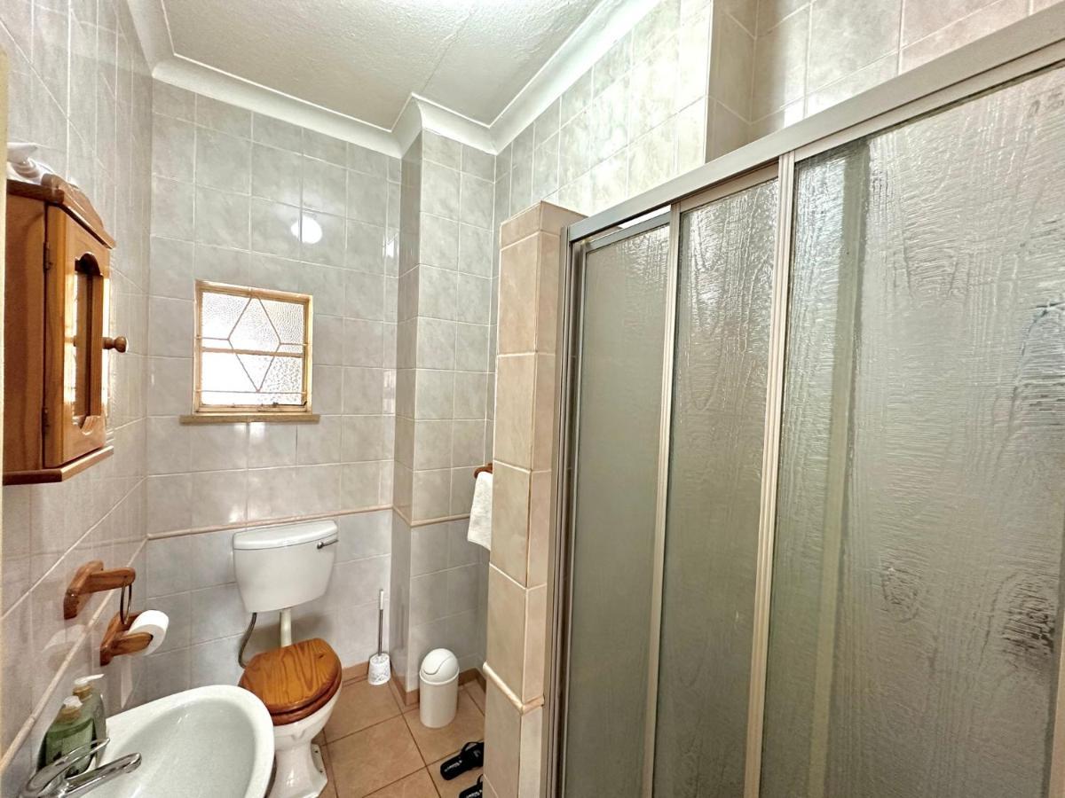 Blue Lantern Bed And Breakfast Kempton Park Exterior foto