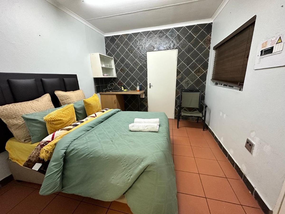 Blue Lantern Bed And Breakfast Kempton Park Exterior foto