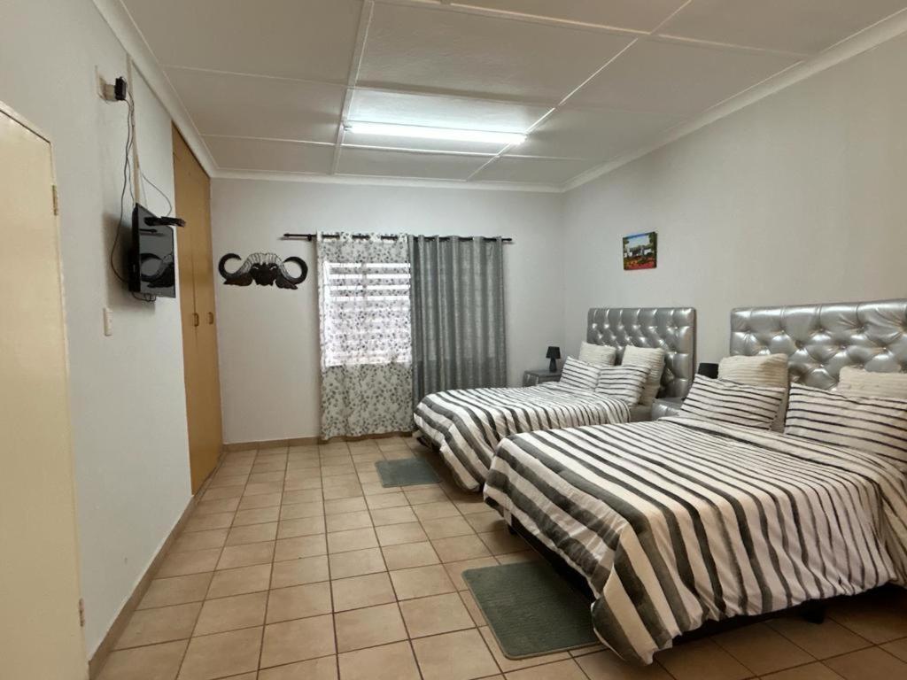 Blue Lantern Bed And Breakfast Kempton Park Exterior foto