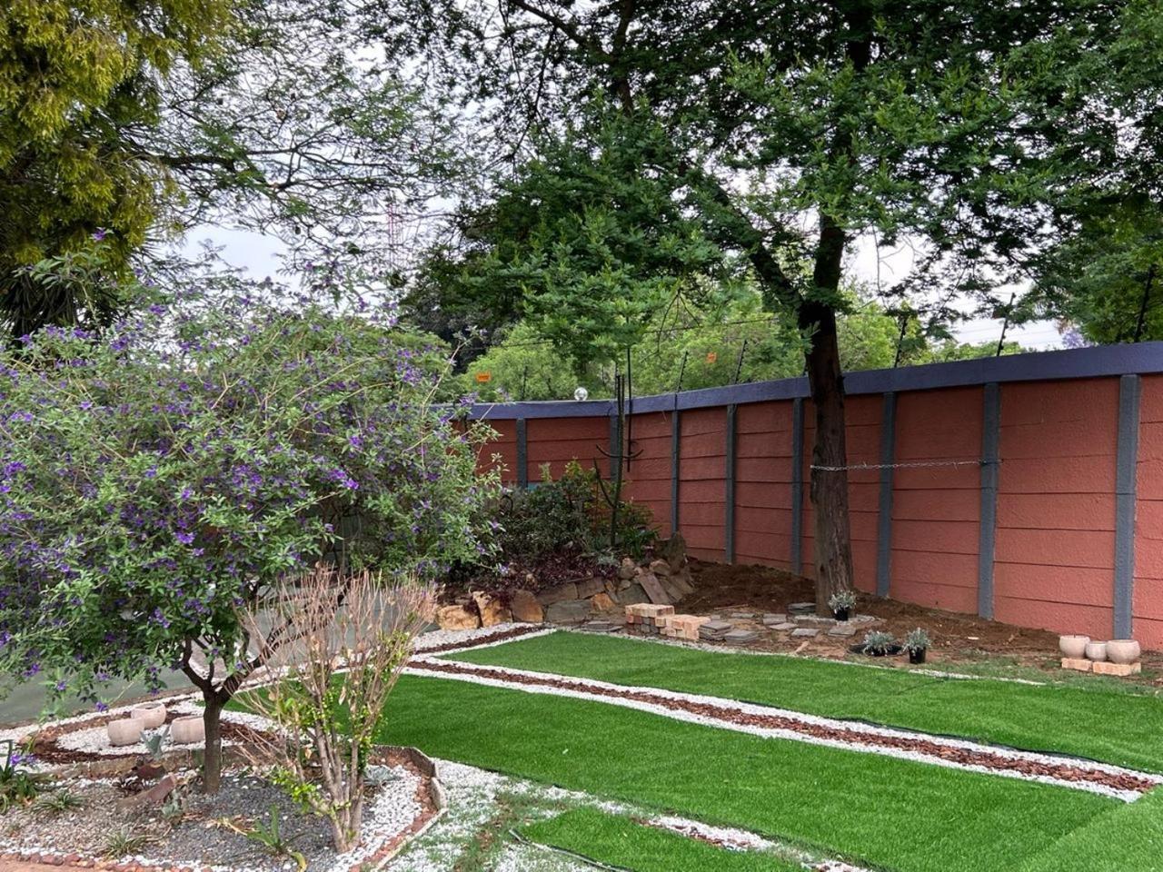 Blue Lantern Bed And Breakfast Kempton Park Exterior foto