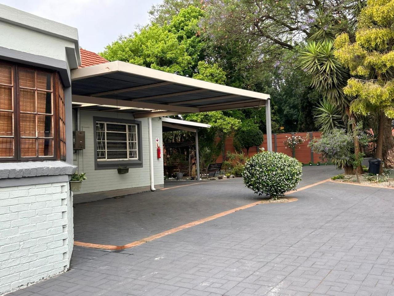 Blue Lantern Bed And Breakfast Kempton Park Exterior foto